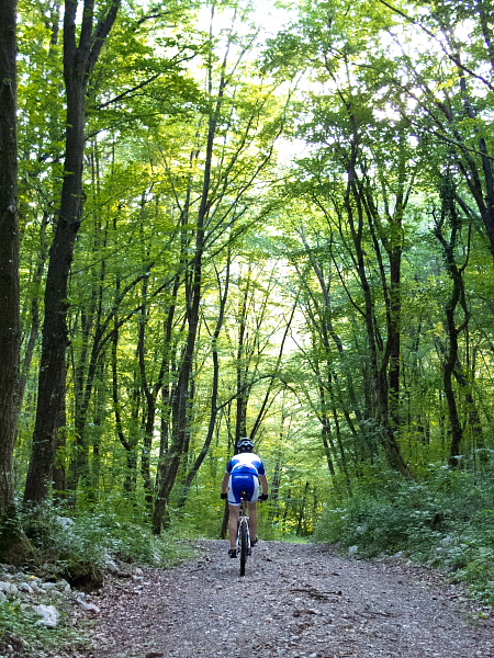 Last part of the descent towards the lake