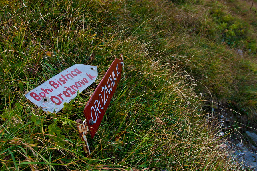 Črna prst - Smerokaz