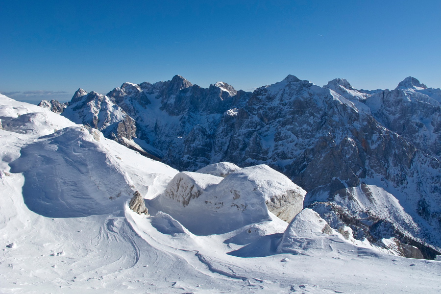 Pogled proti Škrlatici, Prisojniku in Triglavu