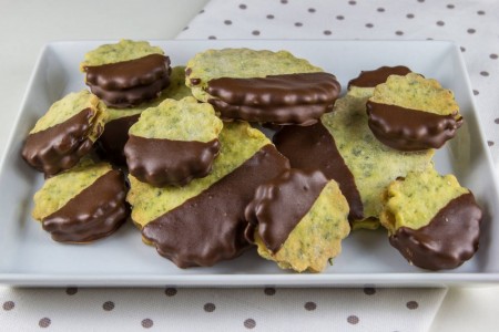 Bučni piškoti
Recept za piškote z bučnimi semeni, marmelado in čokolado.
https://www.mojirecepti.com/recept/bucni-piskoti.html